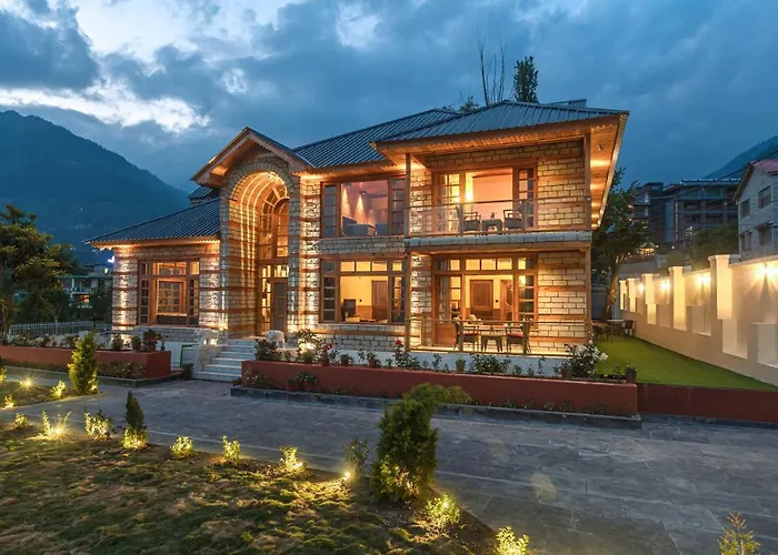 Saffronstays Monarch Manor, Manali - Regal Mansion